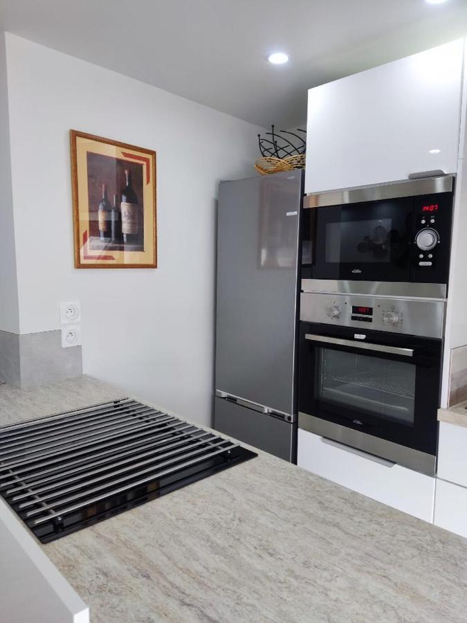 Comfortable Air-Conditioned T3 In The Heart Of Amboise With Parking Space Exterior photo